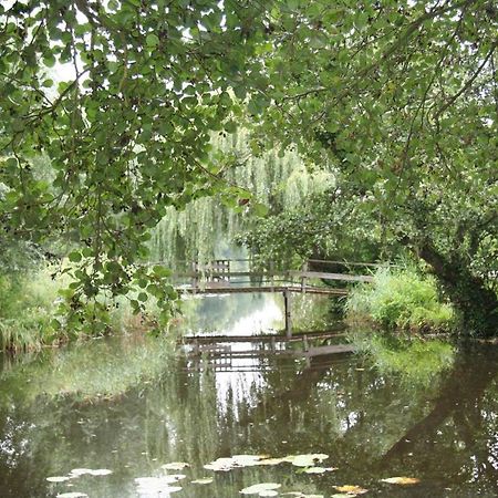 Отель C'Est La Vie Houseboat Nederhorst den Berg Экстерьер фото