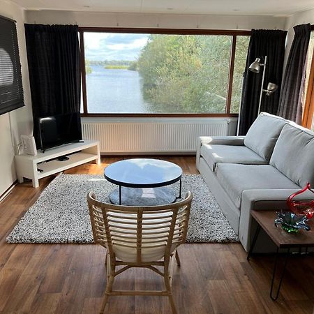 Отель C'Est La Vie Houseboat Nederhorst den Berg Экстерьер фото