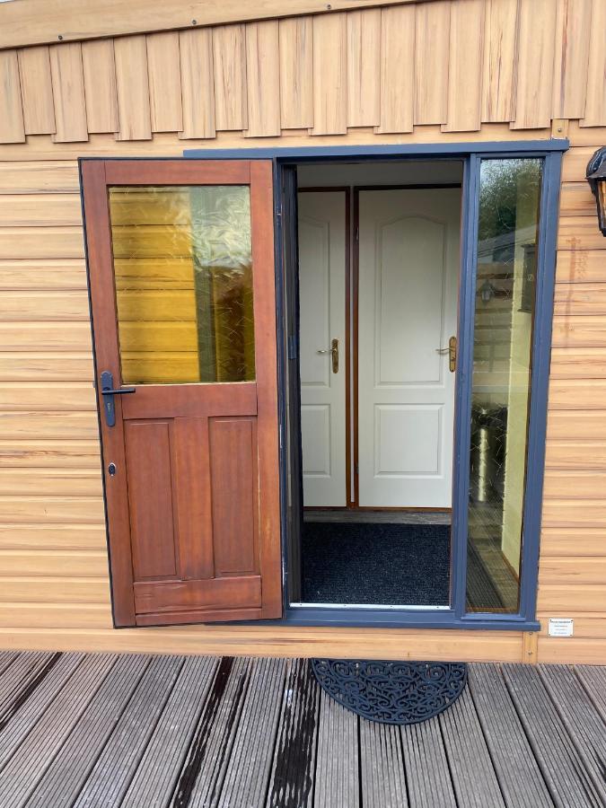 Отель C'Est La Vie Houseboat Nederhorst den Berg Экстерьер фото